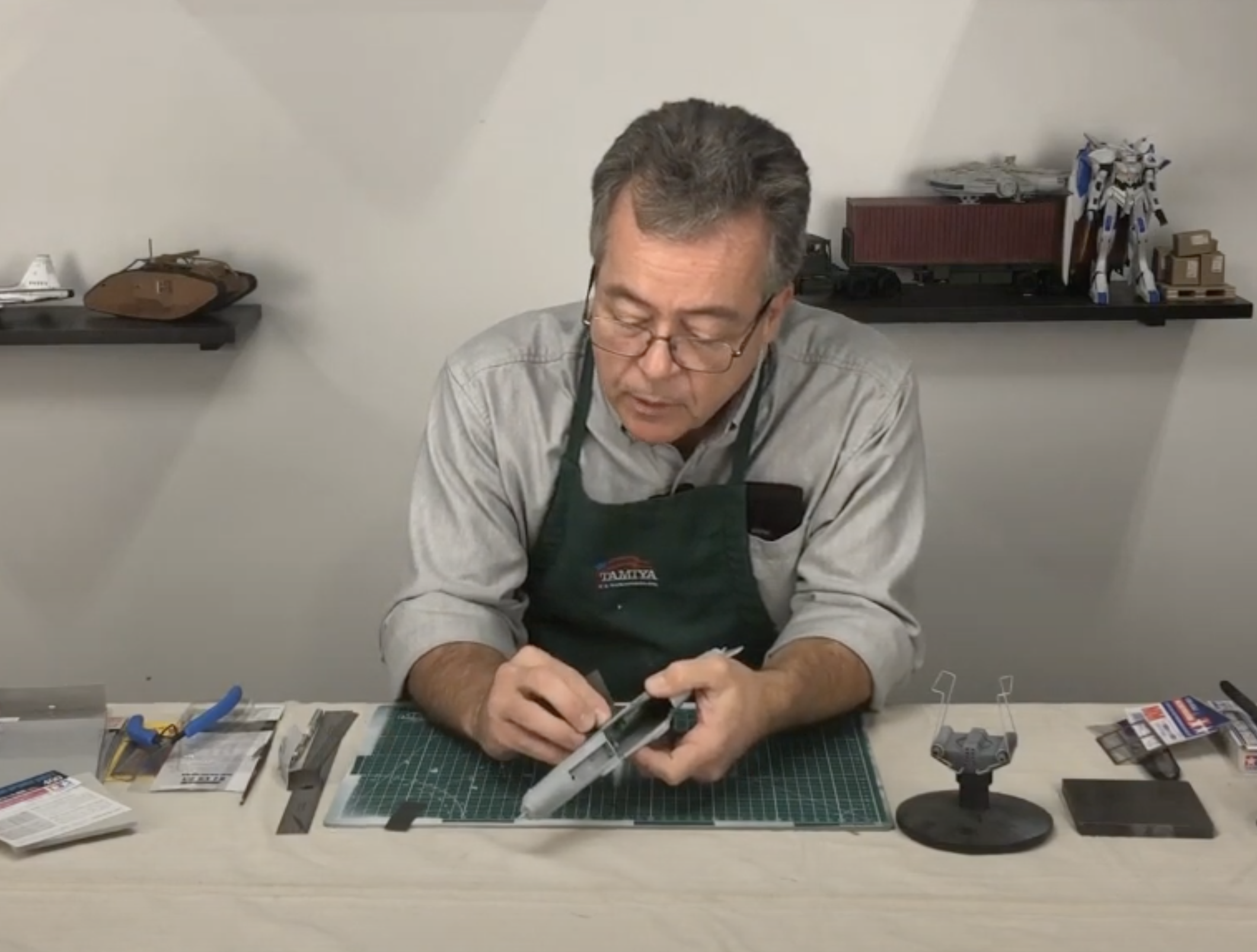 Sanding and Puttying a Plastic Model Kit